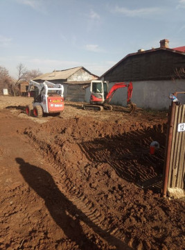 Miniexcavator si Bobcat de inchiriat pentru fundatii, fose septice